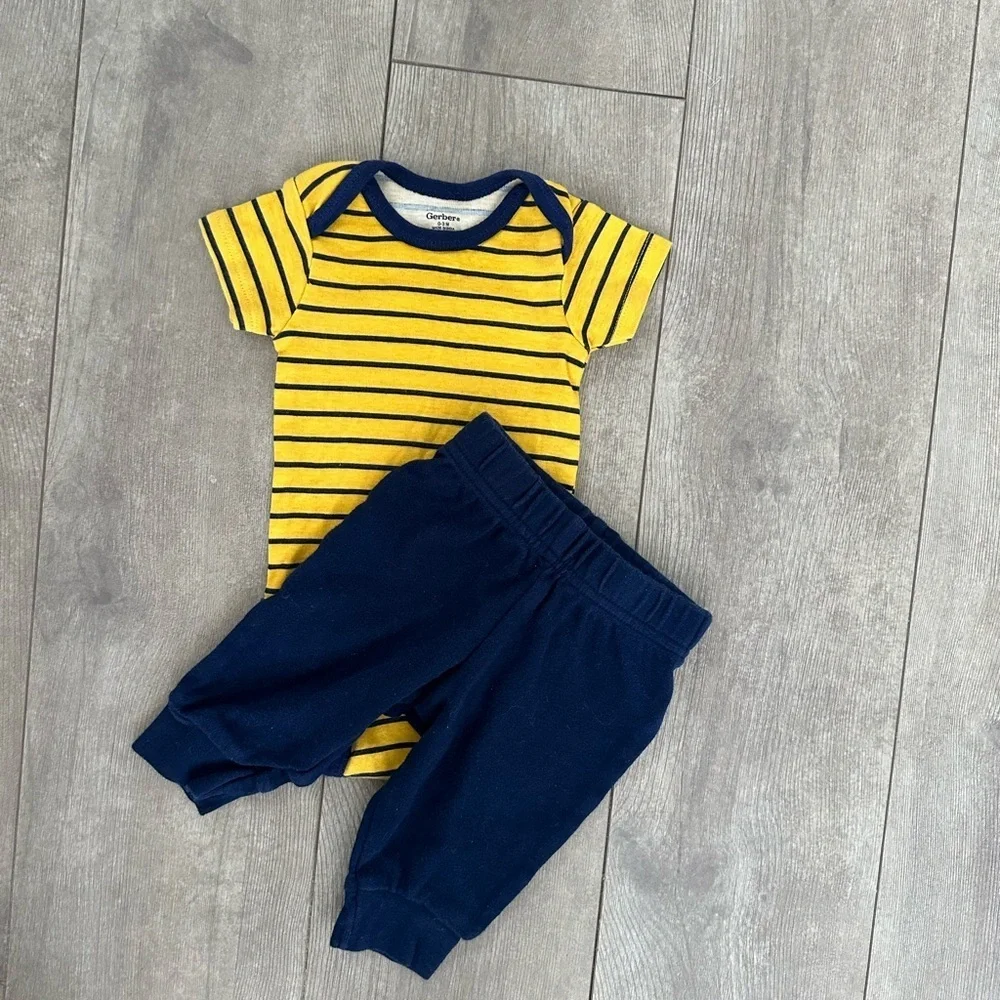 Gerber & Carter’s0-3 Month Baby Boy matching outfit set